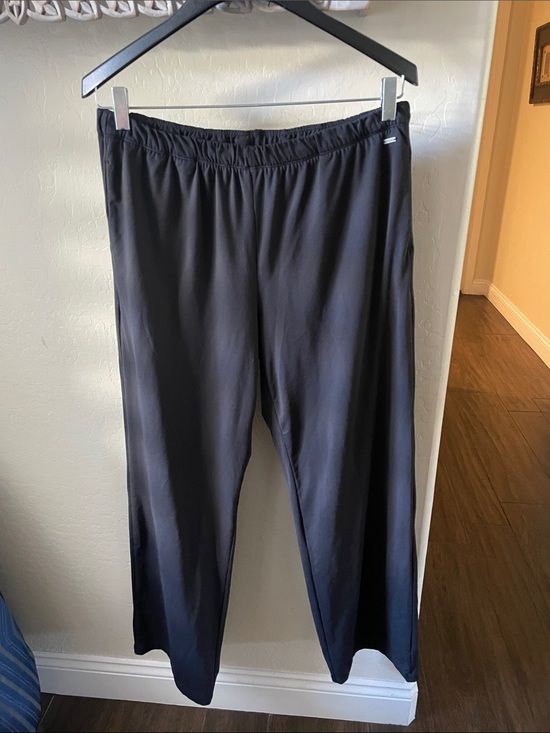 Vuori Pants - NWT VUORI Halo Modern Straight Leg Pants!
